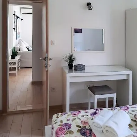 Walk To The From A Cool And Modern Apartment