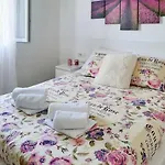 Апартаменти Walk To The From A Cool And Modern