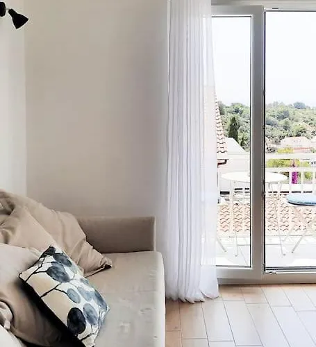 Walk To The From A Cool And Modern 赫瓦尔